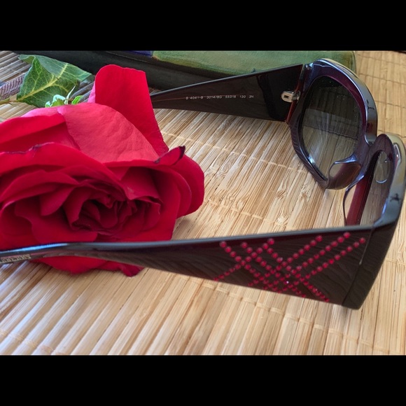 Burberry sunglasses. main image 6